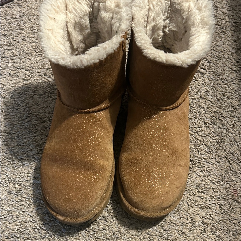 UGG Short Shearling Suede Boots in Chestnut Brown